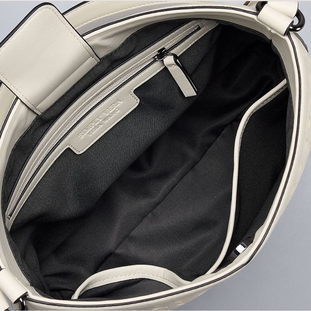 Chic Cream Shoulder Bag - Picture 5 of 9